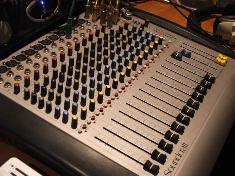 Soundcraft E12 keverő.jpg